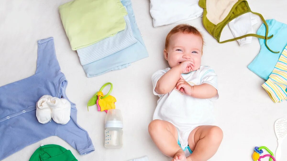 Модные дети. Дети на прогулке в детском саду летом. Летняя коллекция 2022 mayoral. Одеваем малыша летом. Образ для мальчика летом.