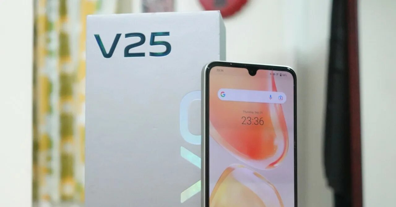 Vivo gold. Vivo v25 5g. Смартфон vivo v25 Pro 5g Лазурный берег в прозрачном чехле. Модель vivo золотой v25 в живую. Vivo v 25 корпус металл или нет.