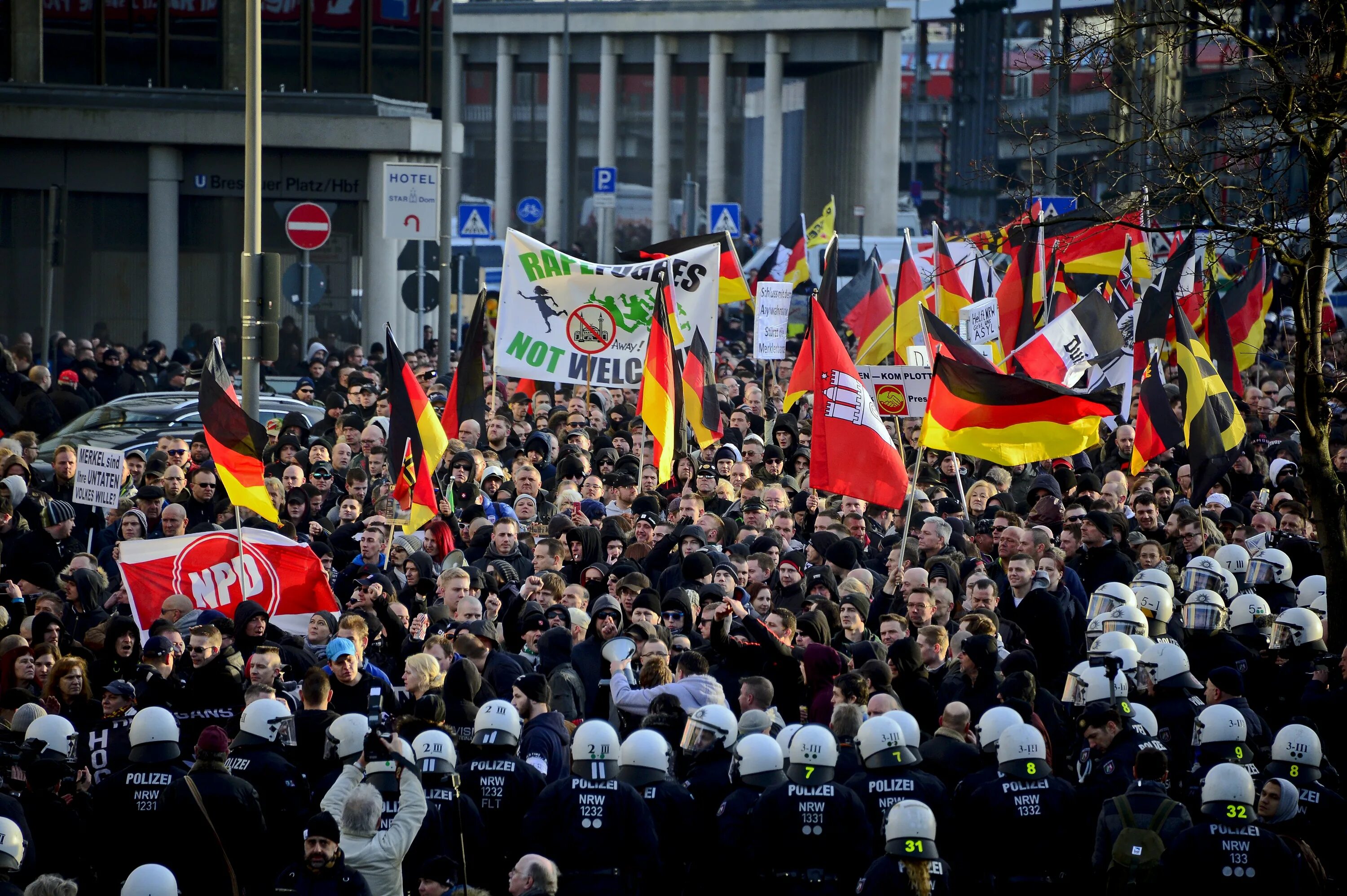 Наиболее известные формы протеста в адрес политического. Бунт в Кельне. События в январе в Кёльне, Германия. Racist Germany.