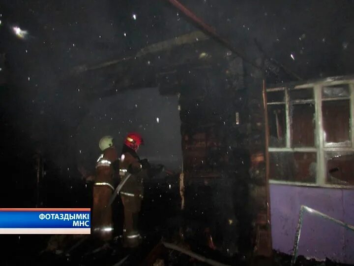 пожар фото. пожар семикаракорск 31 декабря 2020. маз черный дым. пожарные беларусь тушат. пожар минская область.