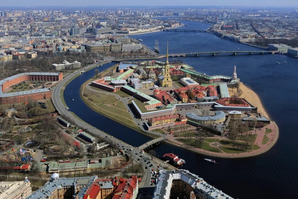 Санкт-Петербург Заячий остров Петропавловская крепость. Петропавловская крепость с Васильевского острова. Петропавловская крепость в Санкт-Петербурге вид сверху. Петропавловская крепость с высоты птичьего полета. Васильевский остров название