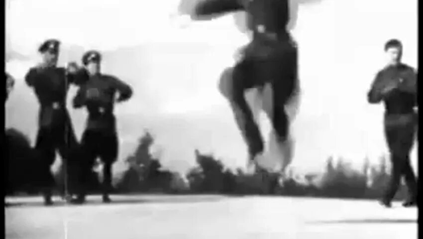 Солдаты танцуют камаз. Солдат индонезии танцует буй. Танец солдата оригинал. Танец солдата оригинал. Солдаты танцуют буй буй.