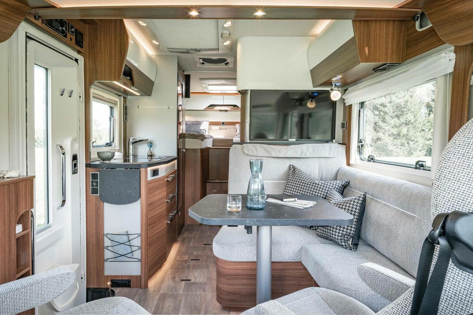 Дом на колесах казань. Hymer автодом mercedes sprinter. hymer bmc i 550. hymer 780. hymer 2003 автодом.