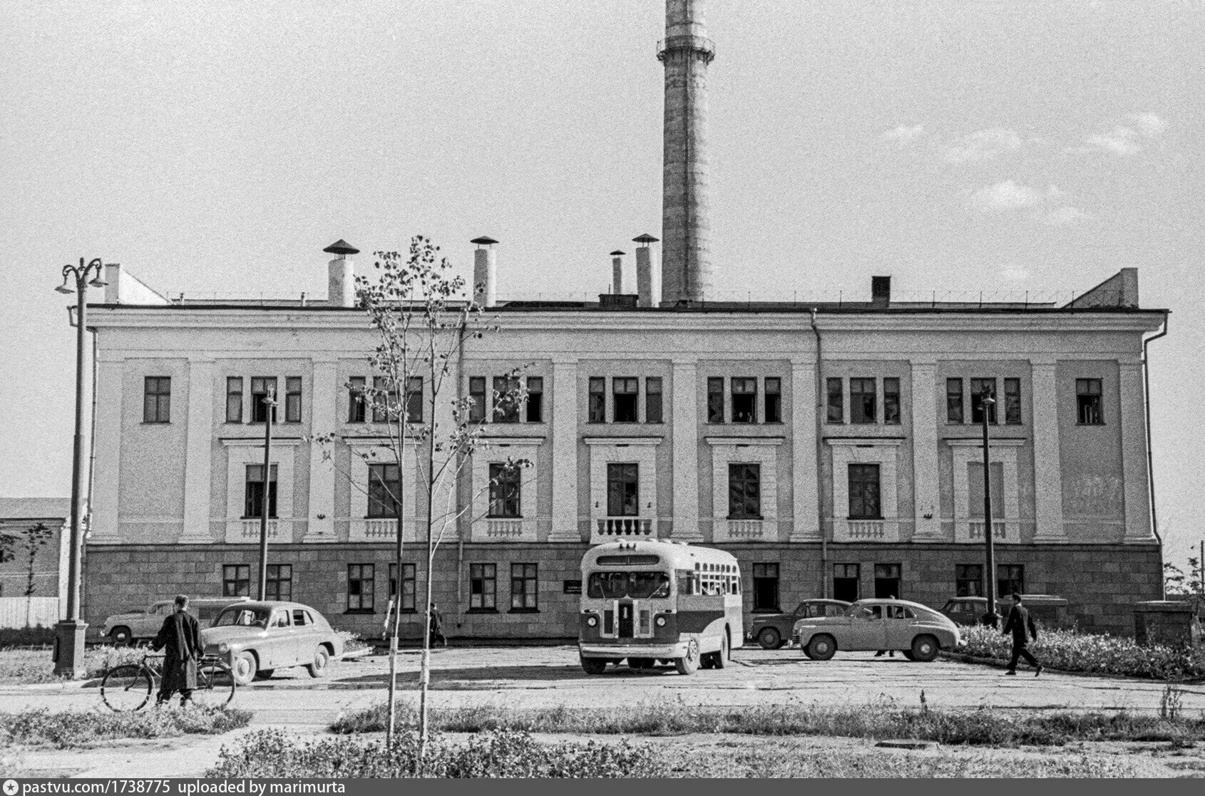 Первая атомная электростанция в каком городе. Обнинская АЭС первая в мире. Атомная электростанция в Обнинске 1954. 1954 Первая в мире атомная электростанция г Обнинск. Первая АЭС В Обнинске 1954.