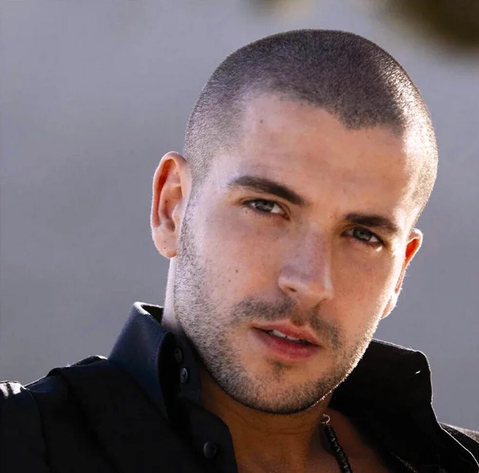 Buzz cut стрижка мужская. Полубокс 3. Мужские прически под машинку. Стрижка бокс дэвид бекхэм. Стрижка под 3.