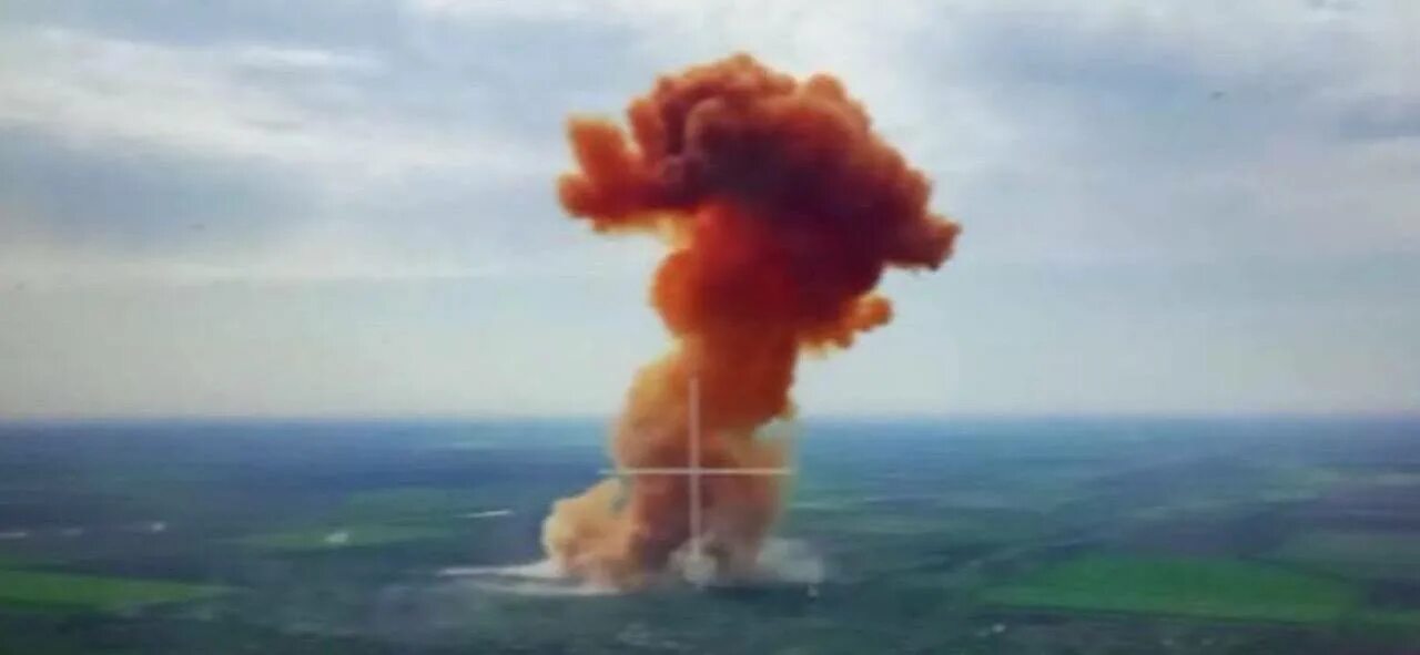 Взрыв ракеты. Взрыв в небе. В Одессе прогремел мощный взрыв.