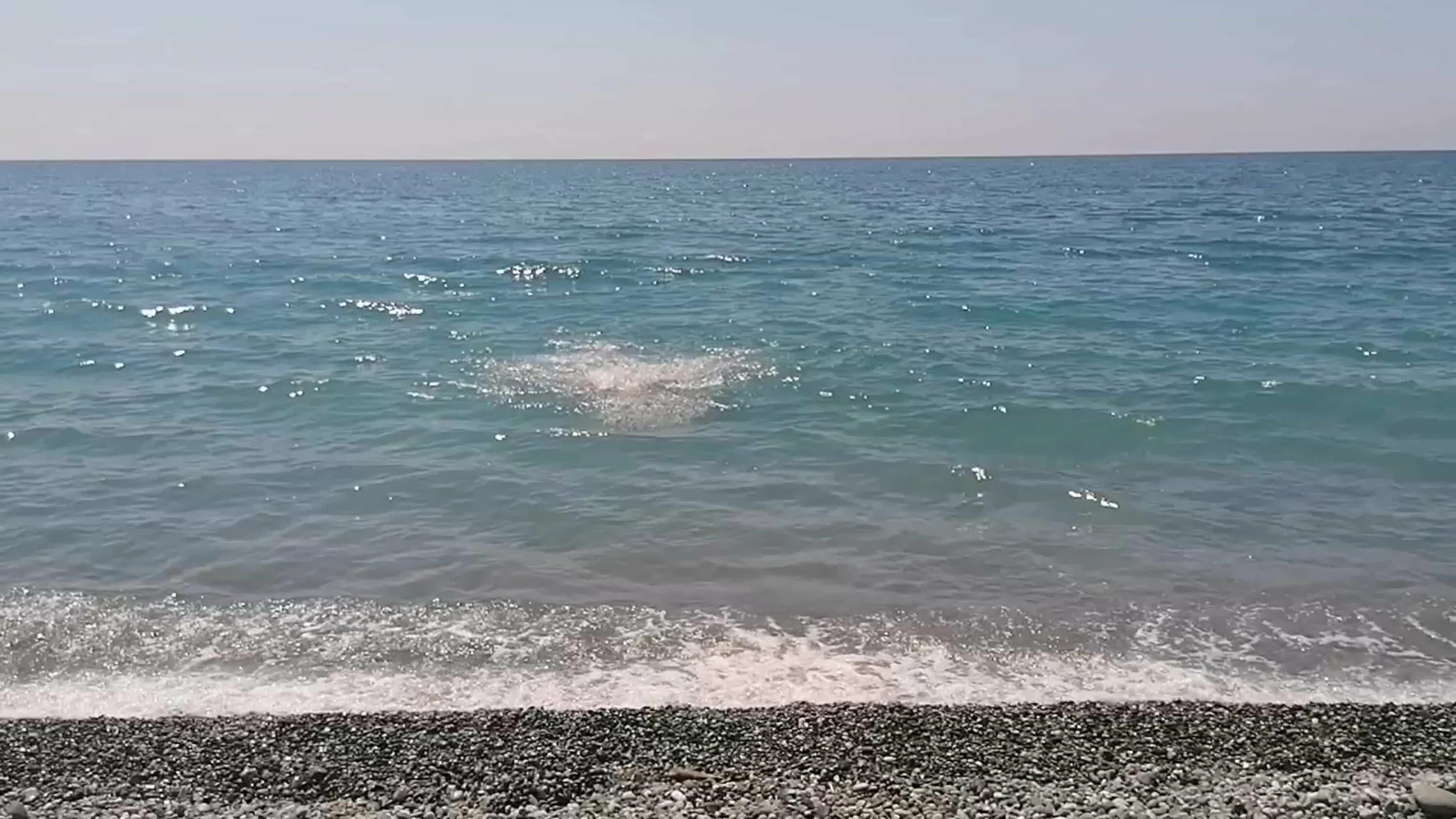 Погода в пицунде вода в море. Пицунда Абхазия море. Адзюбжа Абхазия море. Пицунда чистое море. Черноморский риф Пицунда.