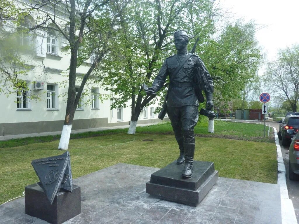 памятник фронтовому почтальону в воронеже. игнатов, 2015 год, воронеж. памятник почтальону вов. памятник фронтовому почтальону в воронеже. памятник военному почтальону.