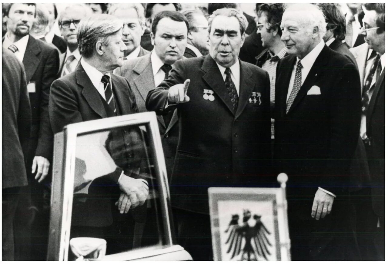 брежнев 1979 фото. леонид брежнев дорогие друзья. друзья брежнева. визит брежнева во владивосток. новогоднее выступление леонида ильича брежнева.