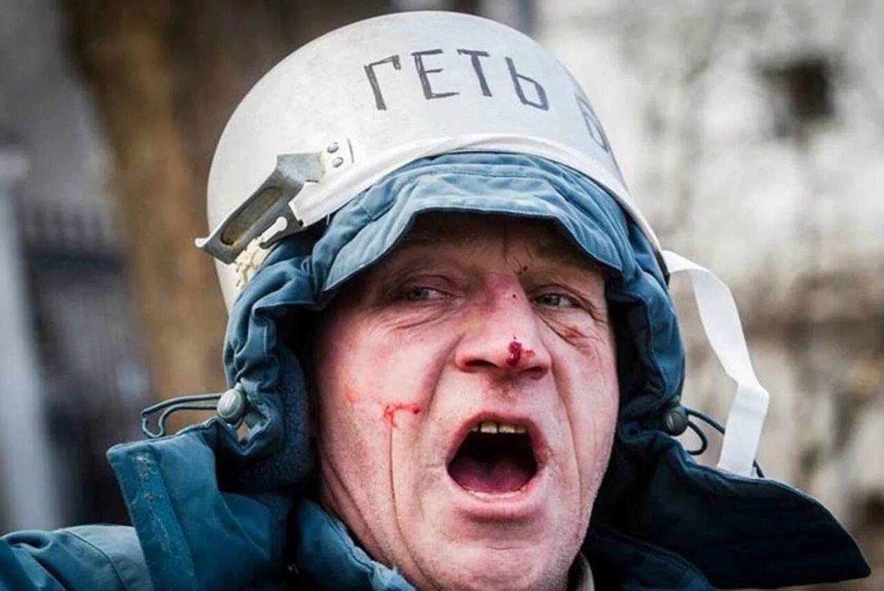 Усатый белорус. Чуб оселедец. Бо не втик с украинского. Торт с гербом украины. У9bo картинки.