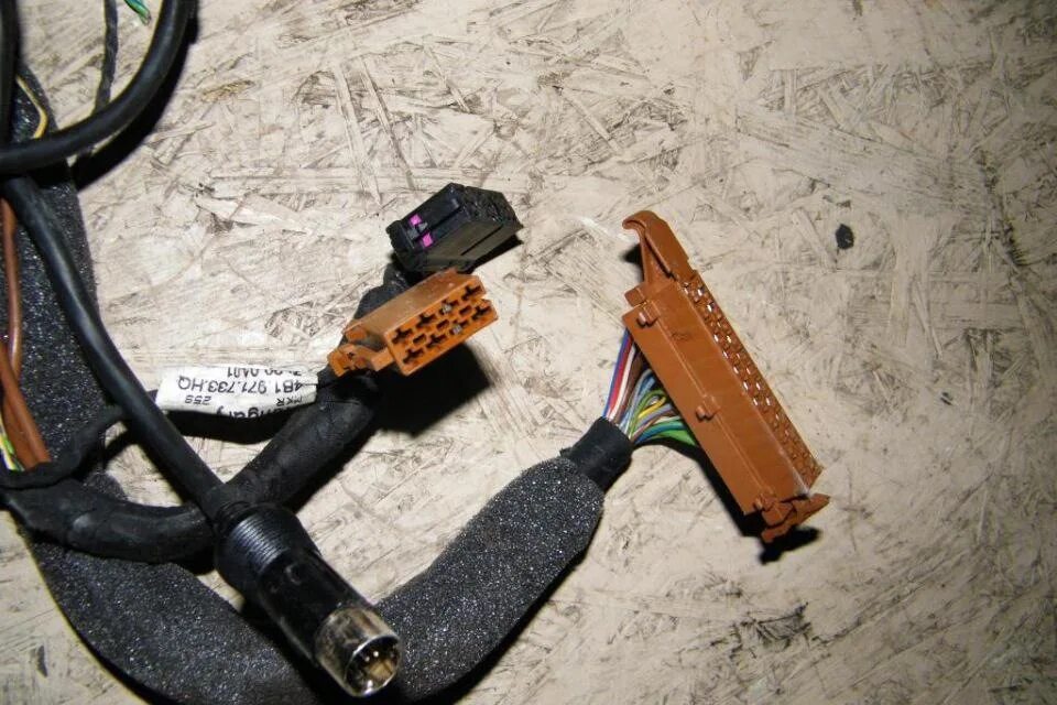 разъемы электрического сиденья ауди а6 с5. 4 пин разъем задняя камера ауди а6. ауди а6 с5 фишка от штатного усилителя. а6 с5 фишки. Bose audi a6 c5.