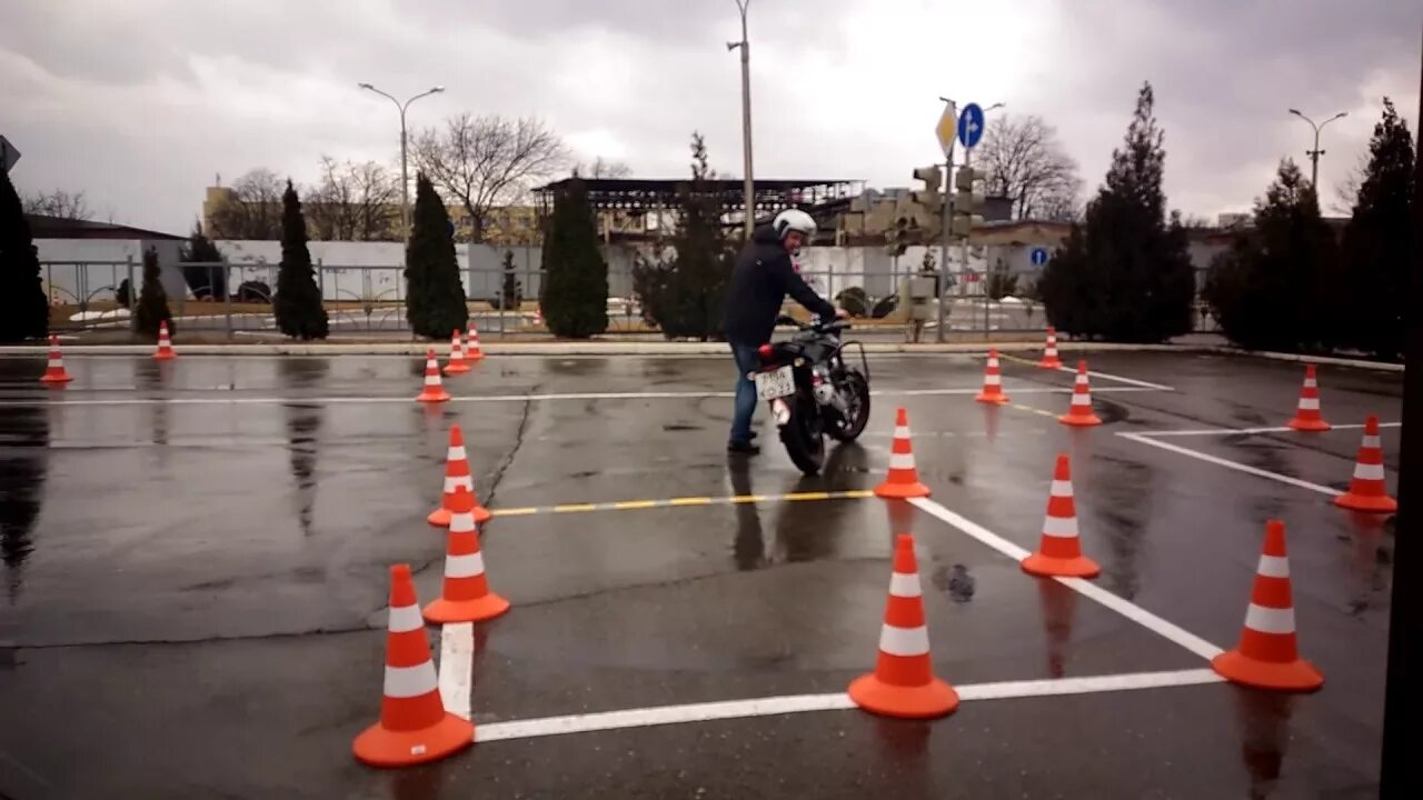 Мотоджимхана gold wing. Мотошкола краснодар. Учебный мотоцикл. Ktm duke мотошкола. Позитив motors.