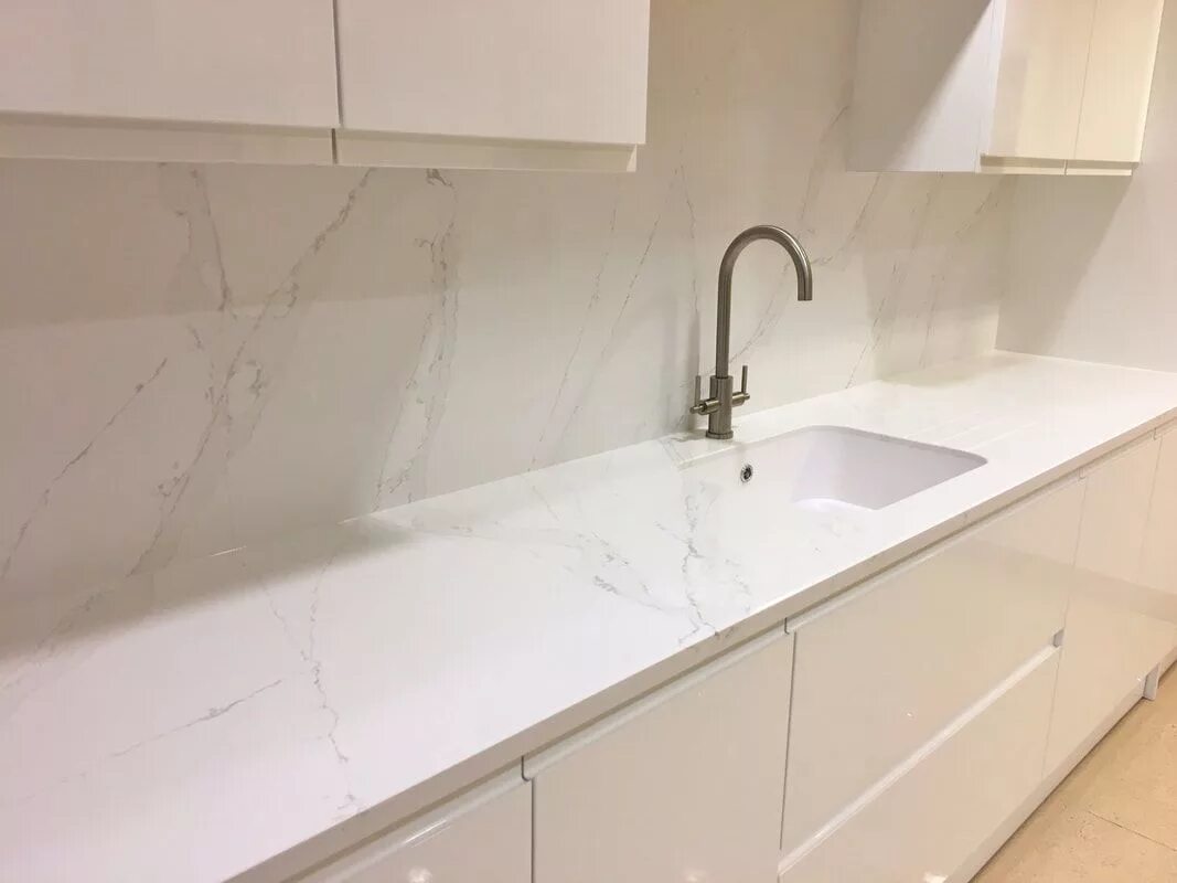 Мраморный фартук и столешница. Кварц Silestone Calacatta Gold. Silestone Eternal Calacatta Gold. Silestone Eternal Statuario. Et Statuario Silestone.