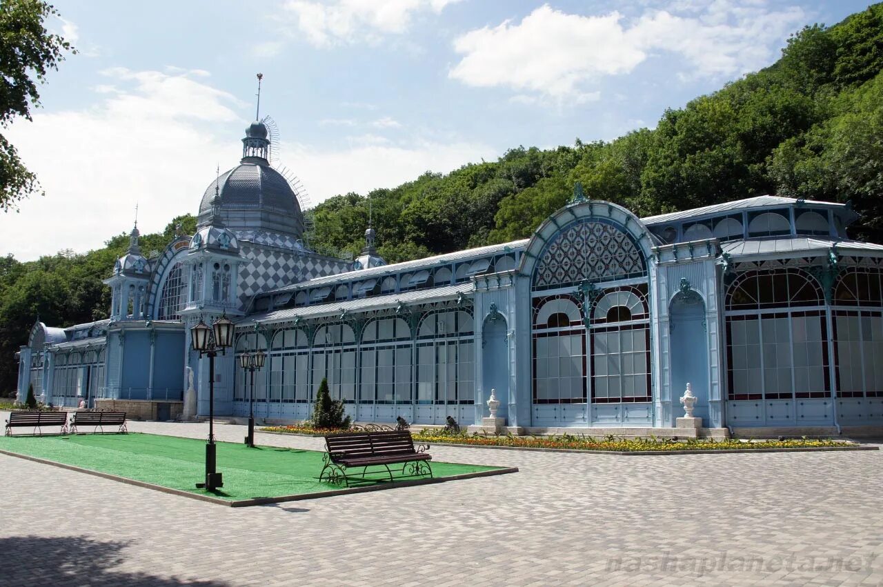 Есть ли в железноводске. Пушкинская галерея Железноводск. Курортный парк Железноводска Пушкинская галерея. Железноводск достопримечательности Пушкинская галерея. Галерея Пушкина в Железноводске.