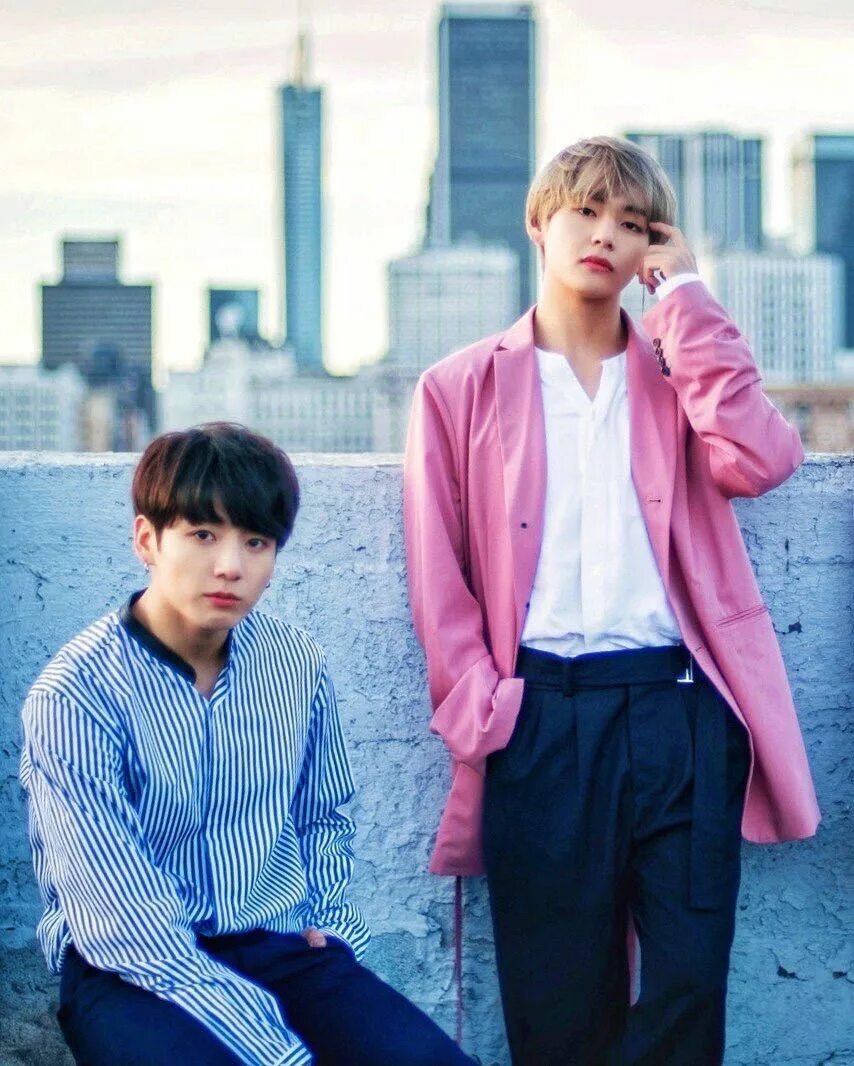 A story behind two idols белого