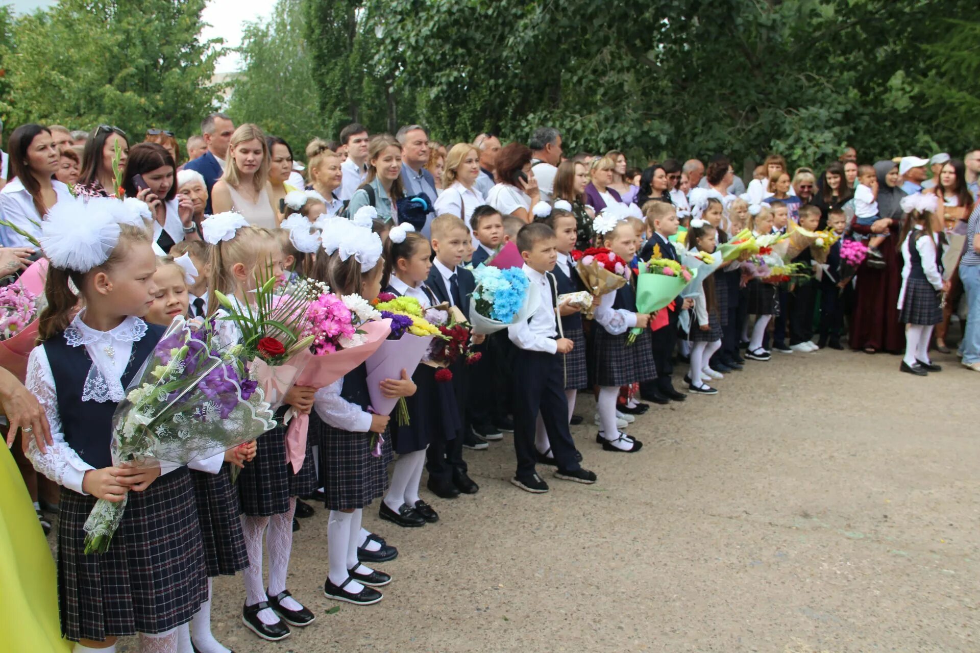 6 сентября 2019. 10 Школа Елабуга. Школа 1 Елабуга. Школа первое сентября. Линейка 1 сентября.