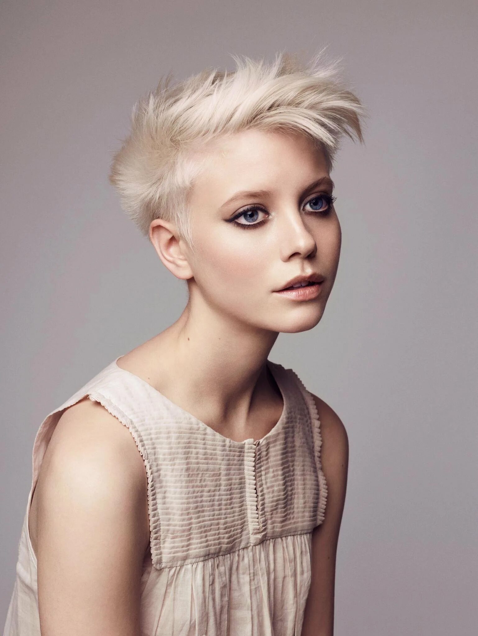 Summer pixie. Корейская короткая стрижка томбой. Корейские стрижки томбой. Ира аксенова short hair. Милые короткие стрижки.