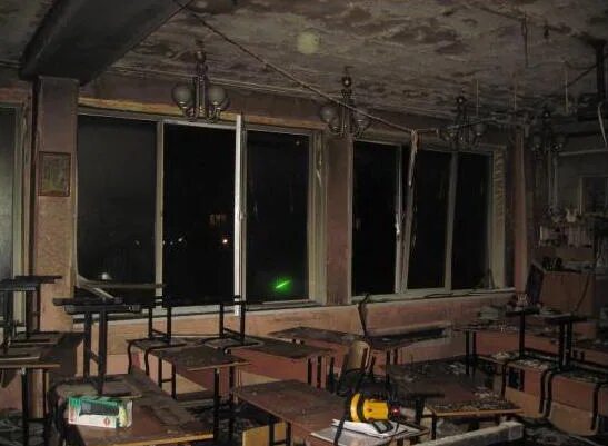 школа после пожара. пожар в школе изнутри. пожар в школе изнутри. пожар в школе краснодар. горевщыя школа из нутри.