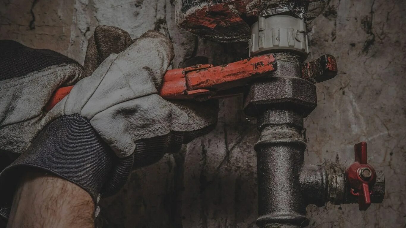 Демонтаж и монтаж. Демонтаж водопровода. сантехника демонтаж. электромонтажные и сантехнические услуги. монтаж и демонтаж сантехника.