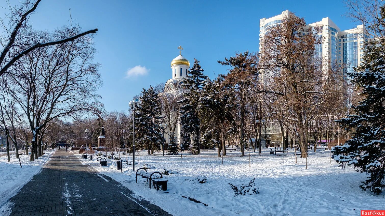 Снегопад в россии. Метель в ростове на дону. Пушкинская улица ростов-на-дону зимой. Погрда в ростовеина дргу. Гололедица 1 января.