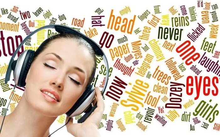 Аудирование иностранных. Изучать иностранные языки. Студент в наушниках. Аудирование иностранных. Аудирование.