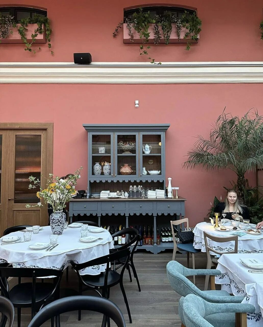 Джонджоли маяковская веранда. Joli ресторан санкт-петербург. Joli grand bistrot ул. Joli bistrot ресторан. Juan cantina espanola ресторан спб.
