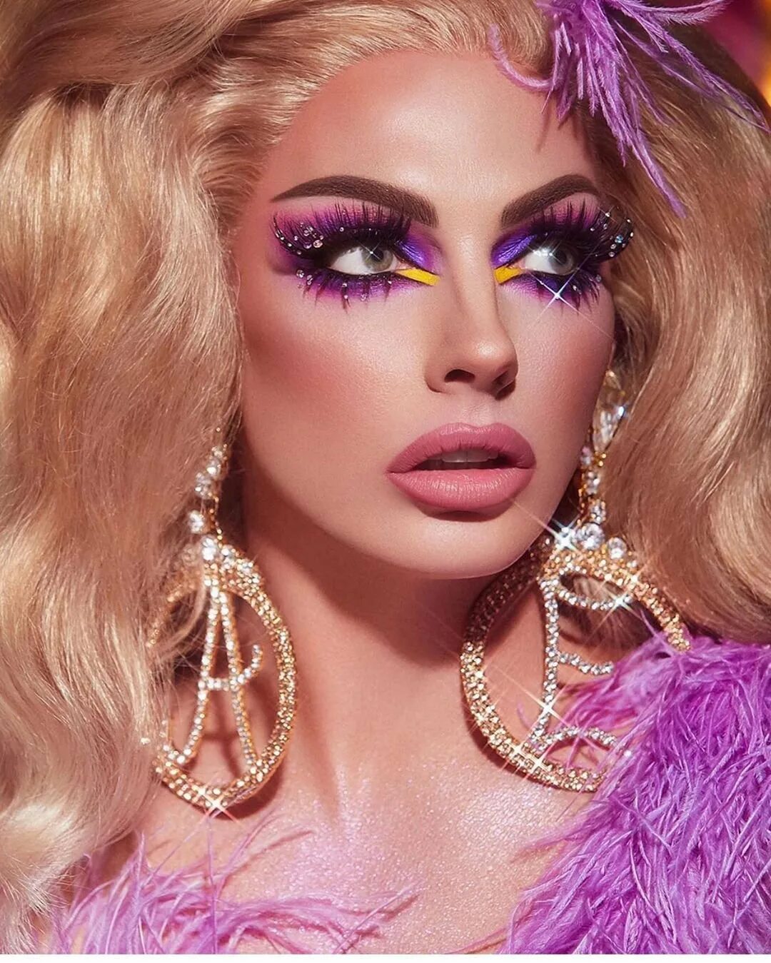 Дрэг квин это. Дрэг квин королева. Стиль драг квин. Дрэг квин. Дрэг квин королева.