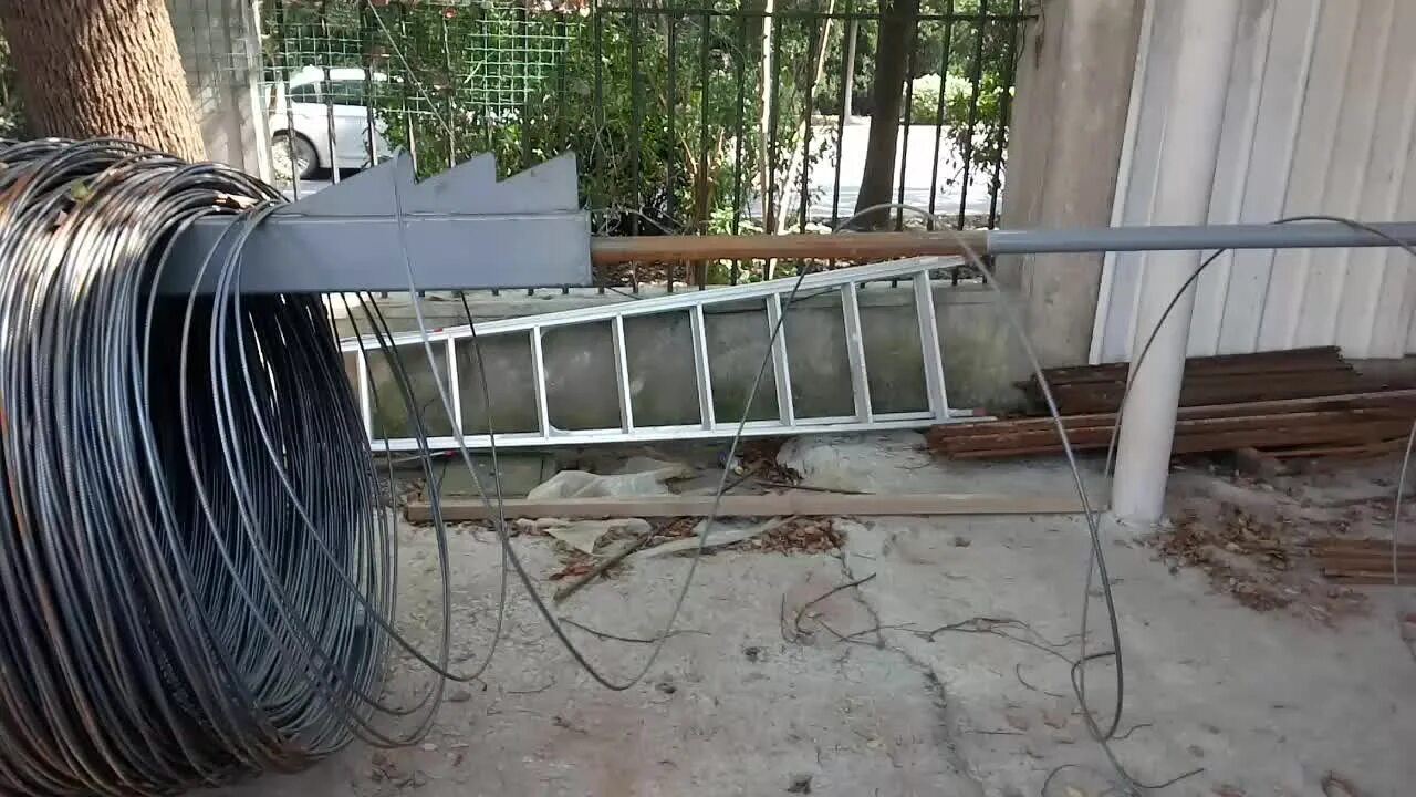 способы правки проволоки. размоточно отрезной станок проволока. разгибающие проволока. чертежи приспособлений для гибки проволоки. трубки для модельных боуденов.