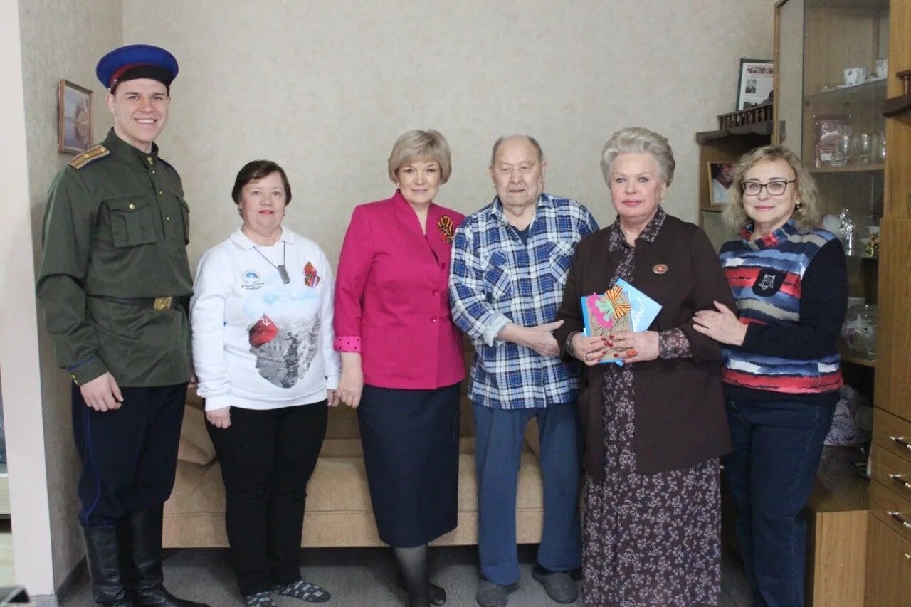 Удели внимание ветерану. Акция удели внимание ветерану. Удели внимание ветерану. Удели внимание ветерану. Сочинение на тему встреча ветеранов с детьми.