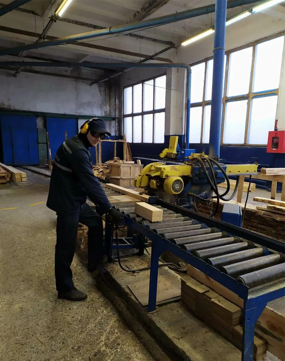 Деревообрабатывающие станки вакансии. Деревообрабатывающие станки вакансии. Завод деревообрабатывающих станков п. Деревообрабатывающий цех. Мастер столярного и мебельного производства.