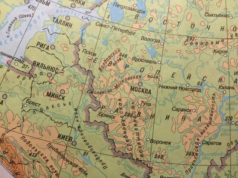 Великие равнины на карте полушарий. Мещерская низменность низменность на карте. Окско Донская равнина на карте физической. Физическая карта России возвышенности.