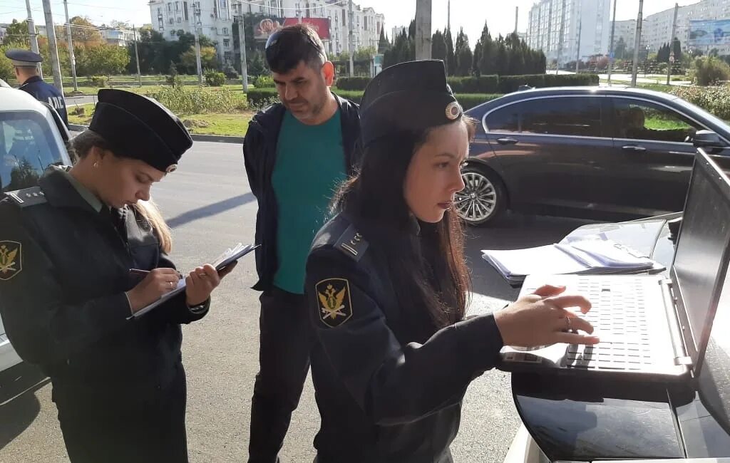Пристав в другом городе. Судебные приставы рейд краснотурьинск. приставы взыскивают долг.