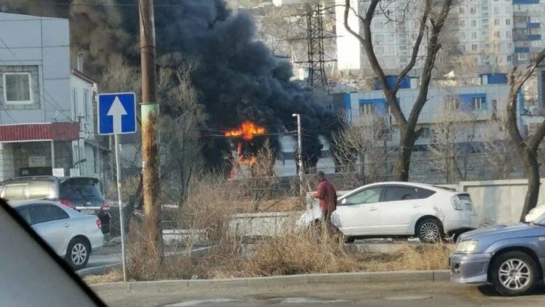 Пожар во Владивостоке сейчас в районе школьной. На Пионерстроя сгорел рынок сегодня. Рынок сгорел в Облучье. Сгорел рабочий модуль Севастополь. Сгорели рабочие