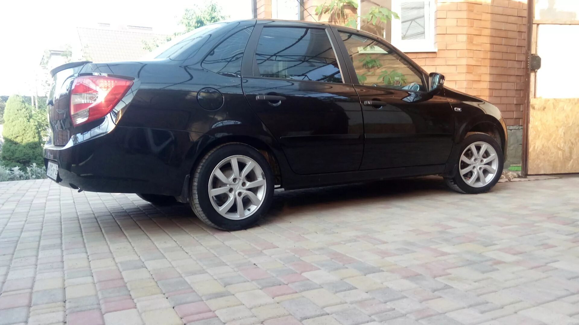 Lada Гранта (2G) FL 1.6 бензиновый 2018 на DRIVE2