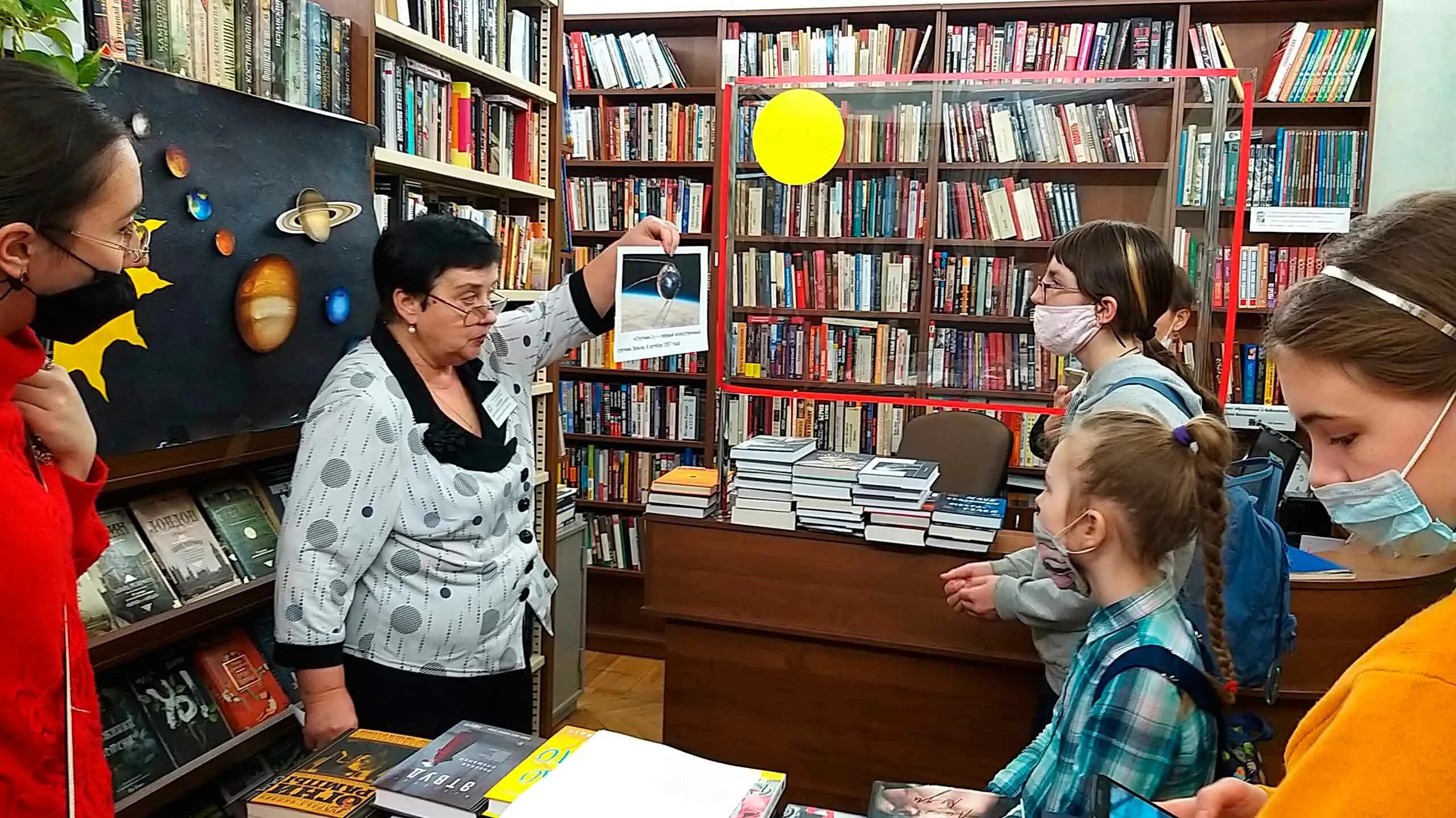 Фотозона в детской библиотеке. Идеи для библионочи 2024. Библионочь 2021. Библионочь 2024. Библионочь 2024.