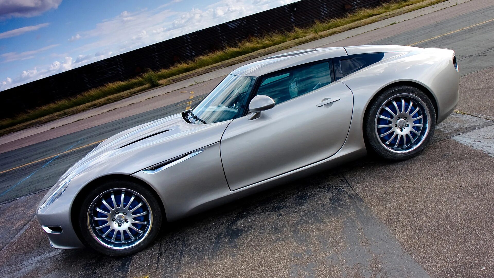 Lightning car. Электромобиль lightning gt. lightning в автомобиль. lightning gt спортивные электромобили. машина молния.