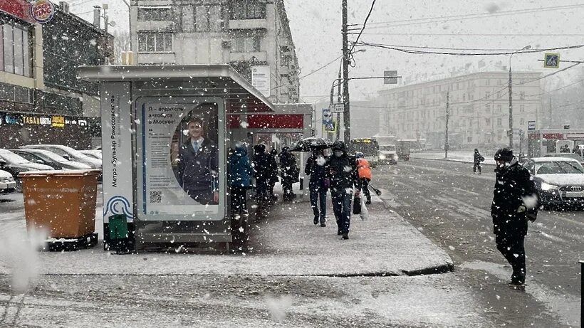 Осадки 10 февраля. Снегопад в Троицке новая Москва. Снегопад в Троице новая Москва. Данные о снегопадах в Москве 23/24. 2013 Год на Москву идет снегопад снегопад Телеканал звезда.