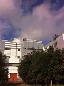 Мусоросжигательный завод мурманск. Мурманский мусоросжигательный завод. Мусоросжигательный завод мурманск. Труба мусоросжигательного завода владивосток 2015. Мусоросжигательный завод мурманск.