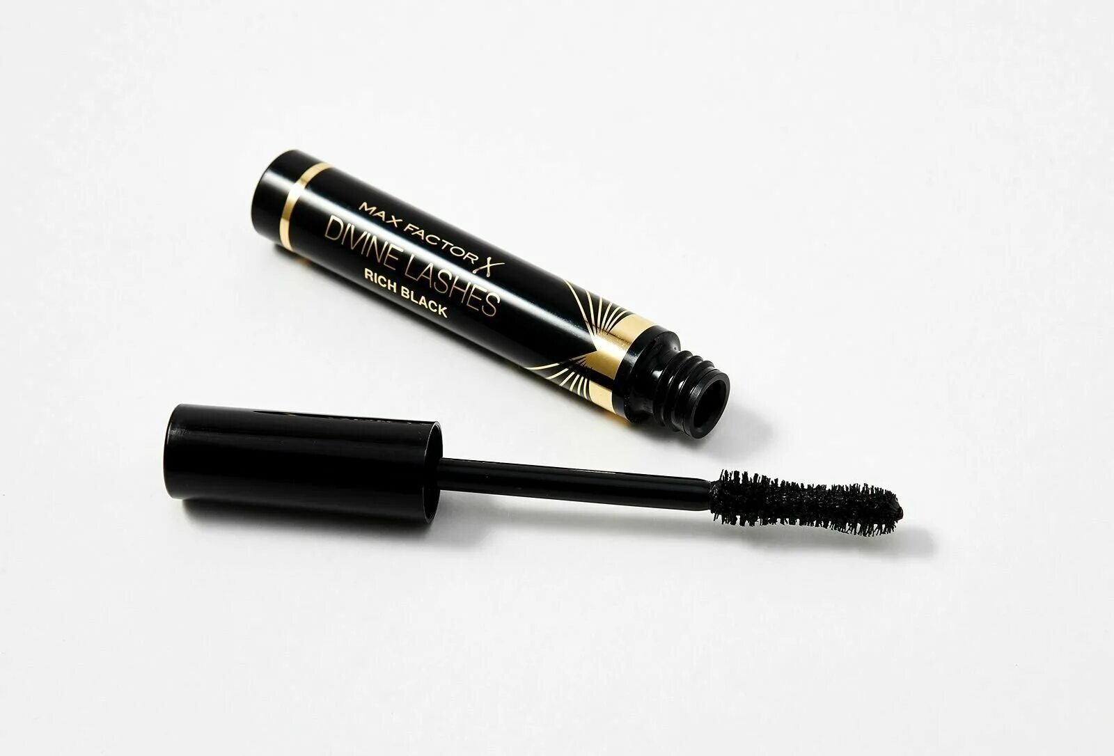 Divine lashes max factor. Divine lashes max factor