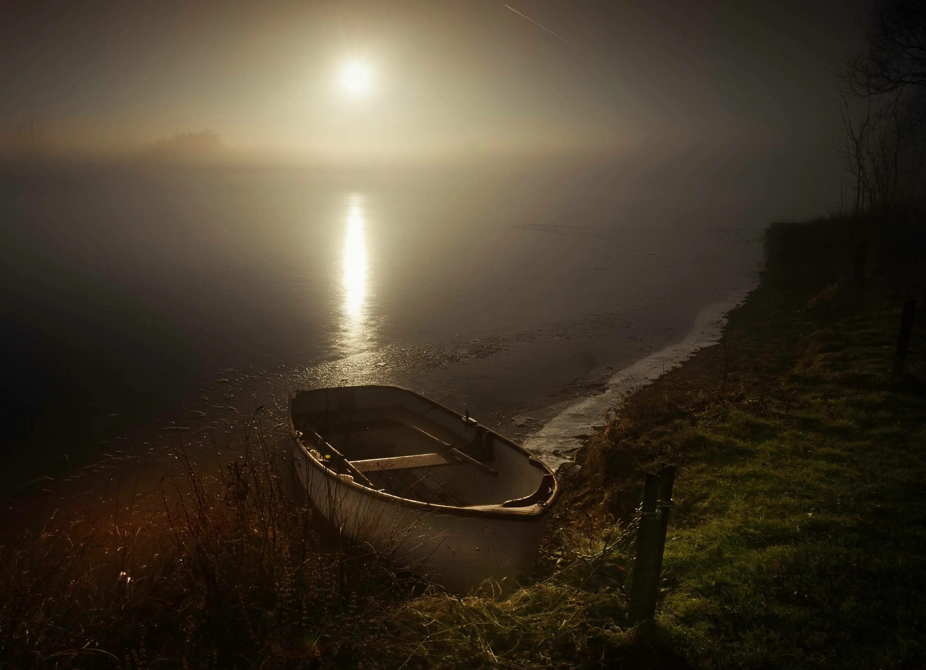 А потом над огромной безмолвной землей. Цитаты из фильма курьер. Обелиск монолит арт фэнтези. А потом над огромной безмолвной землей. А потом над огромной безмолвной землей.