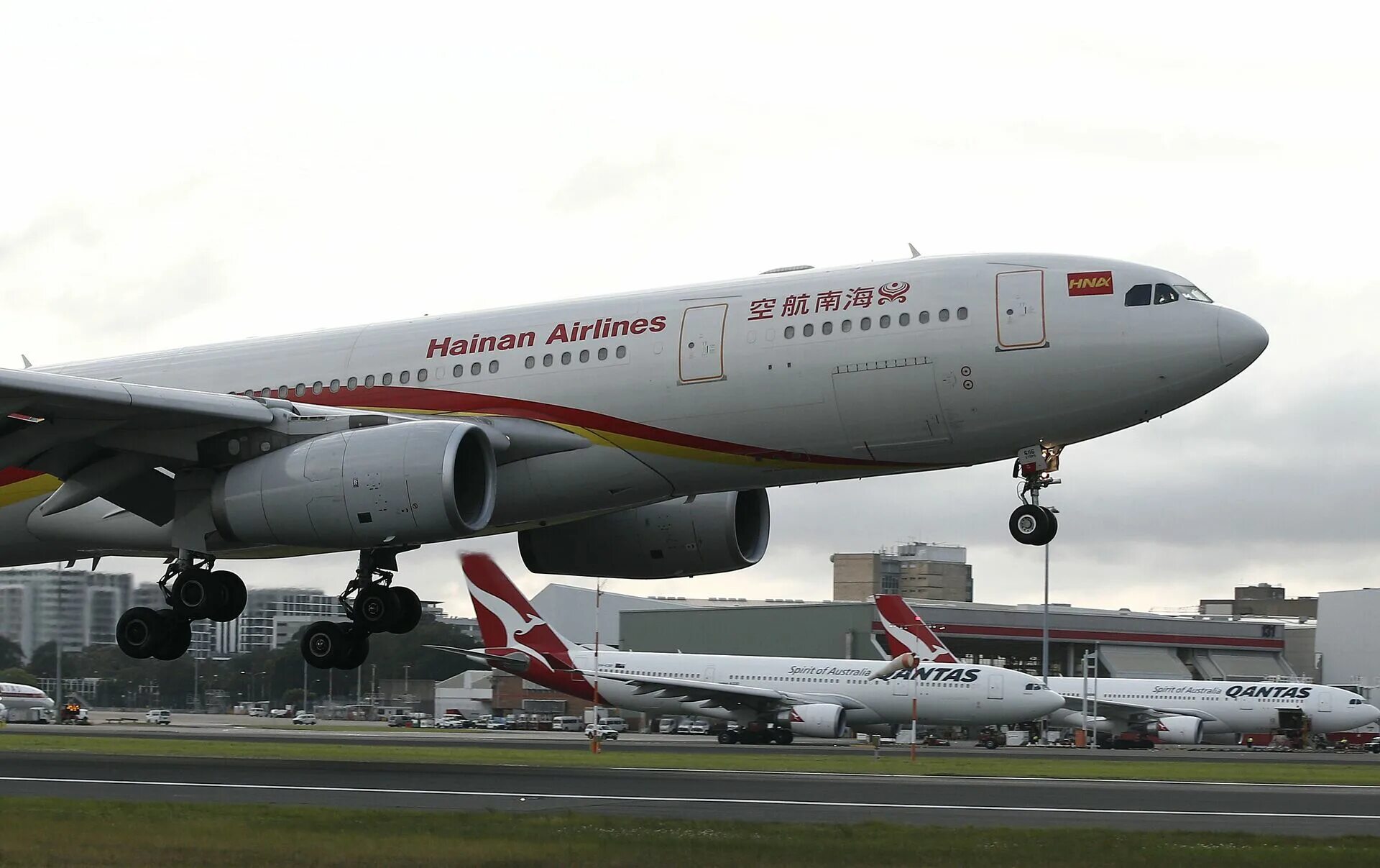 Авиакомпания hainan airlines 777 салон. Авиа пекин. Авиакомпания эйр чайна. Пекин с самолета. Beijing airlines самолеты.