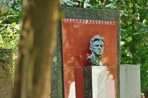 Где похоронен маяковский