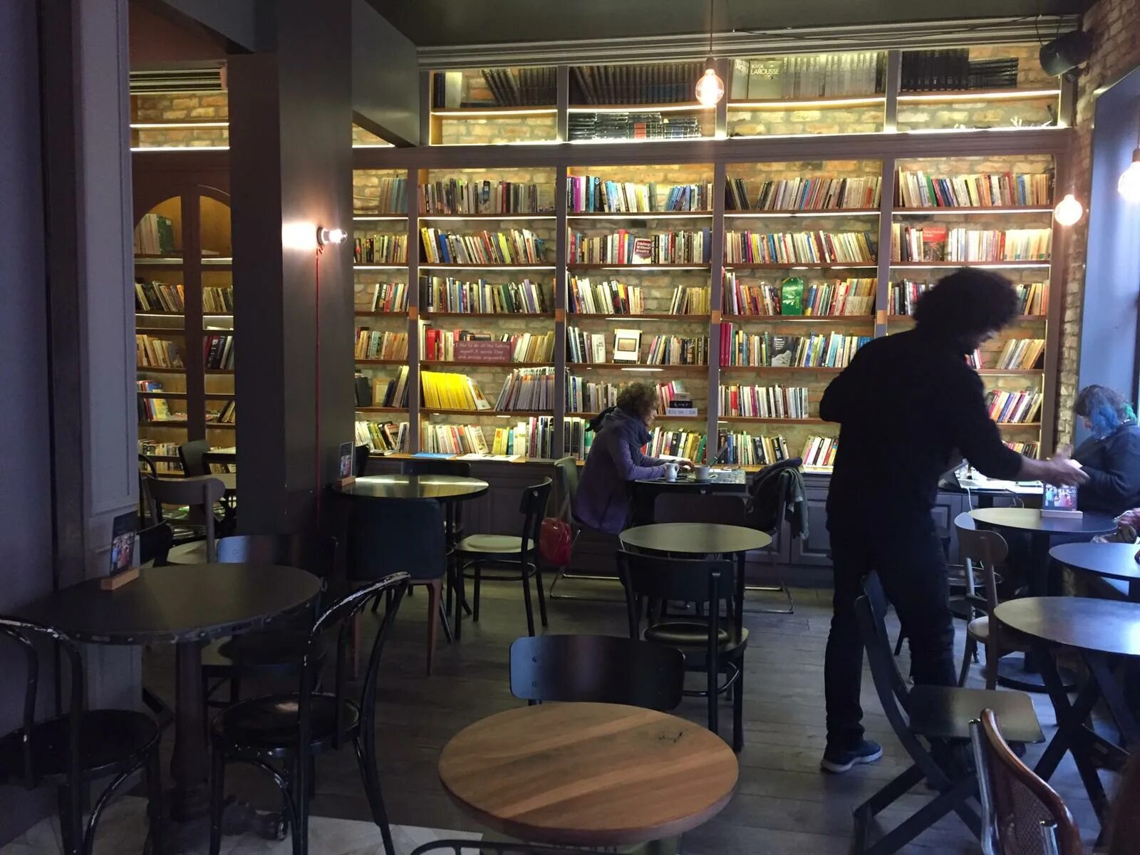 Книжное кафе Санкт-Петербург. Книжное кафе. Кафе с книгами. Арт клуб книги и кофе.