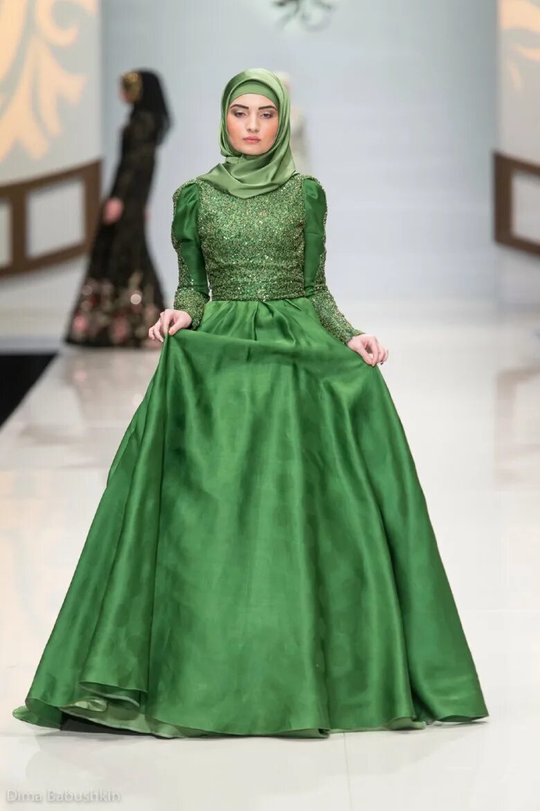 Мусульманское платье. Фирдаус грозный. Шикарные мусульманские платья. Платья чечня. Красивые платьчеченкие.