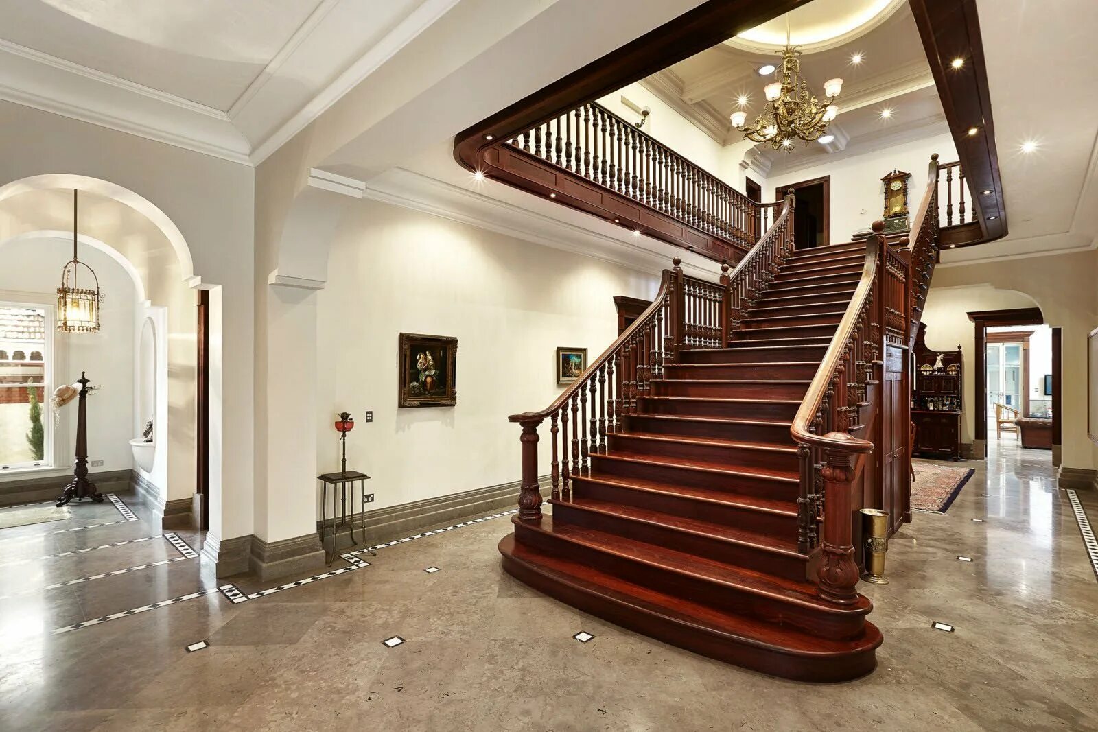 Лестница. Лестница Редвуд. Красивые лестницы. Красивые лестницы в доме. Красивые деревянные лестницы.