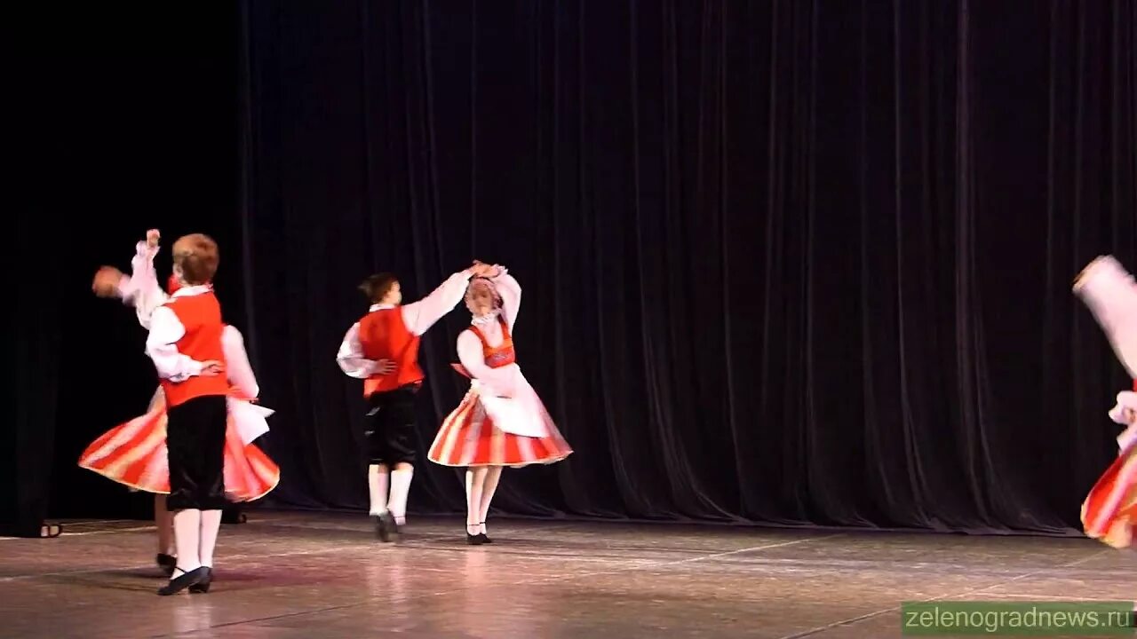 Национальный танец финляндии. Карело финская полька танец. Петь финскую польку. Финская полька танец видео. Карело финская полька костюмы.