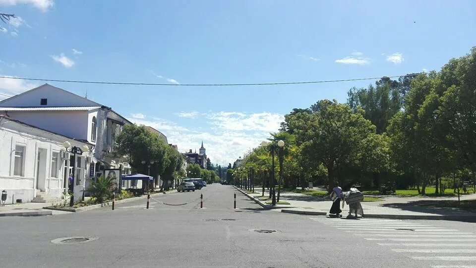 Октябрьский орджоникидзе. Памятник Ленину в Сухуми. Улица Орджоникидзе Сухуми фото. 115 Орджоникидзе.