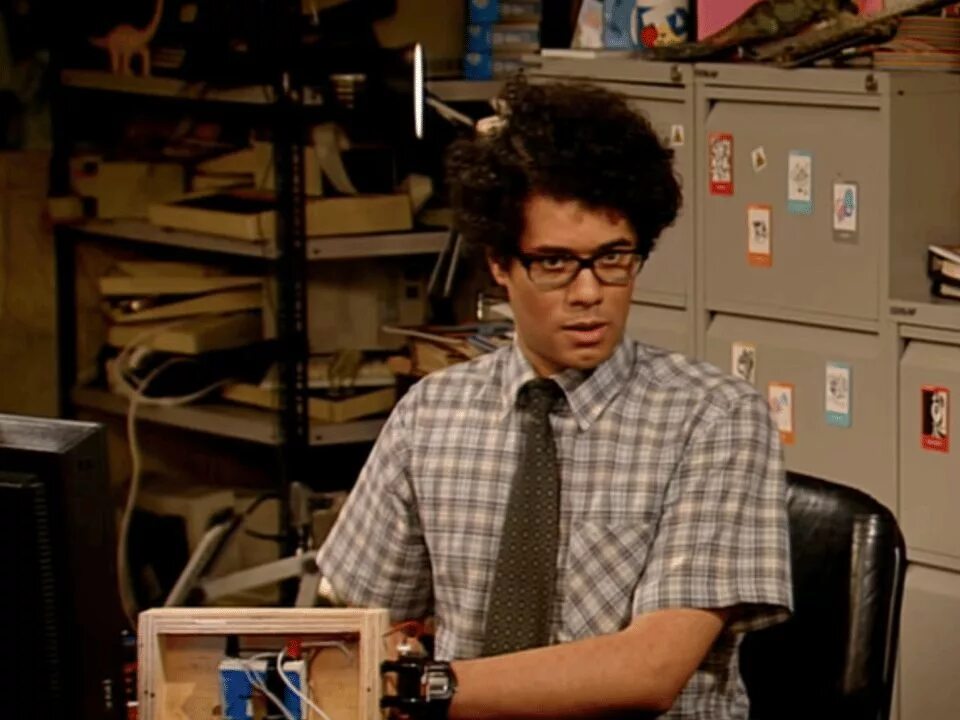 I ll just asking. Компьютерщики. Компьютерщики шоколад на лбу. Компьютерщик gif. Компьютерщики украл монитор.