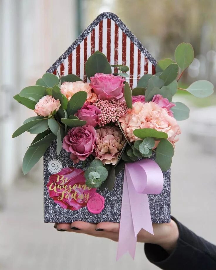 Фловер бокс. Необычные букеты цветов в коробочке. Стильный букет. Цветы в круглой коробке. Flowerbox молдова.