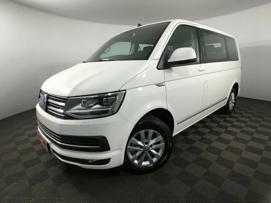 Т 6 2. Volkswagen Multivan t6 белый. Multivan Volkswagen белый т6. Фольксваген Мультивен 2016. Диски VW Multivan t6.